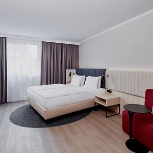 Zimmer mit Kingsize-Bett